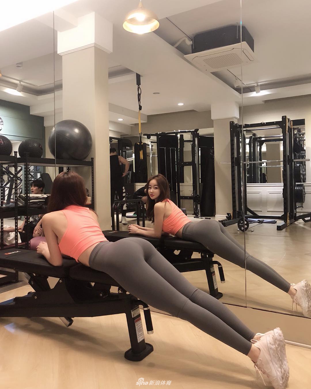 模特小姐姐最爱卡哇伊 火辣身材让粉丝点赞