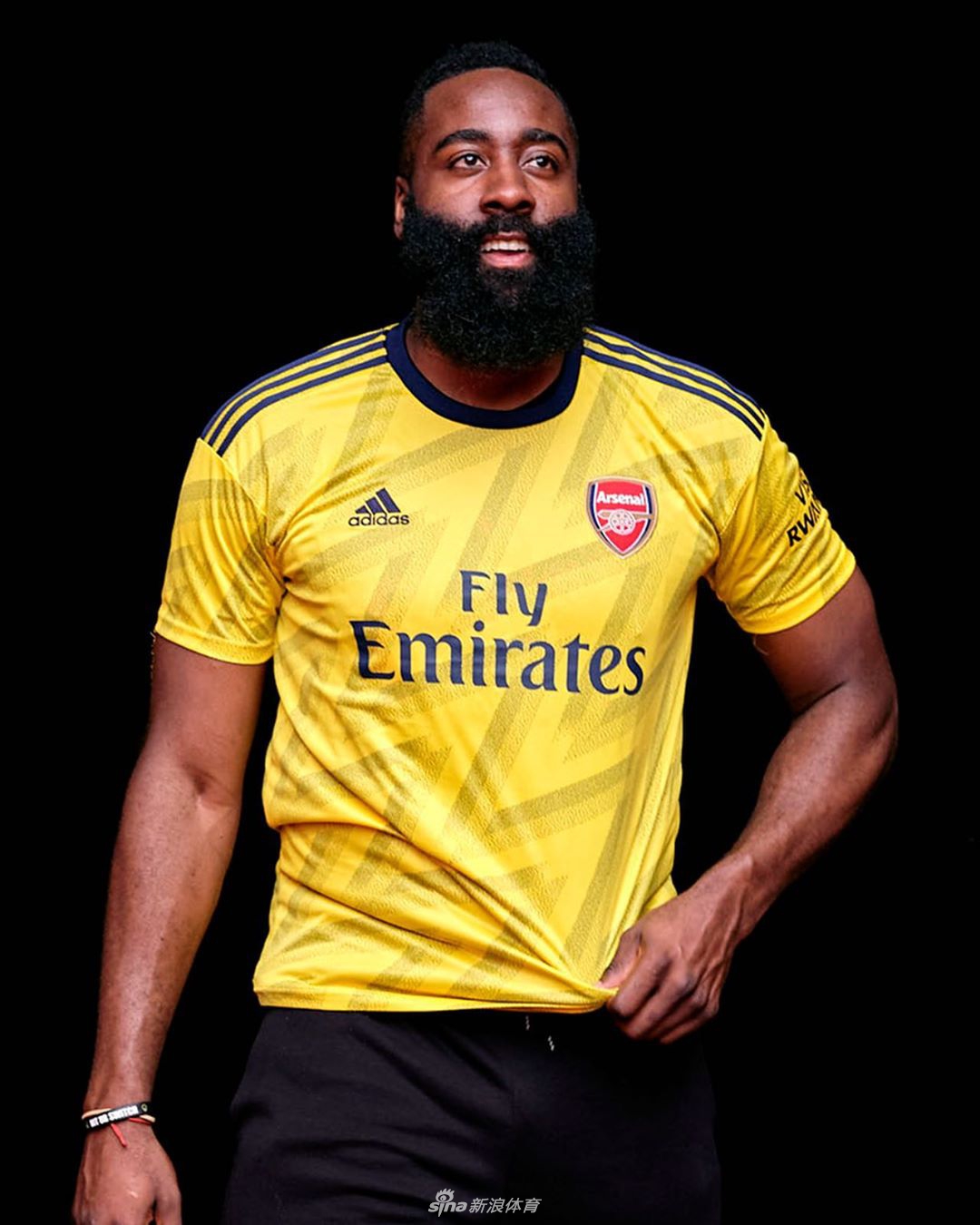 帅炸！阿森纳新客场球衣发布 哈登送出助攻
