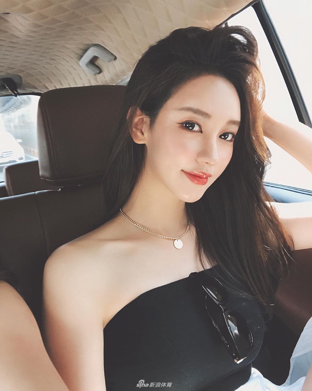 模特美女健身房苦练出魔鬼身材 s型火辣娇躯