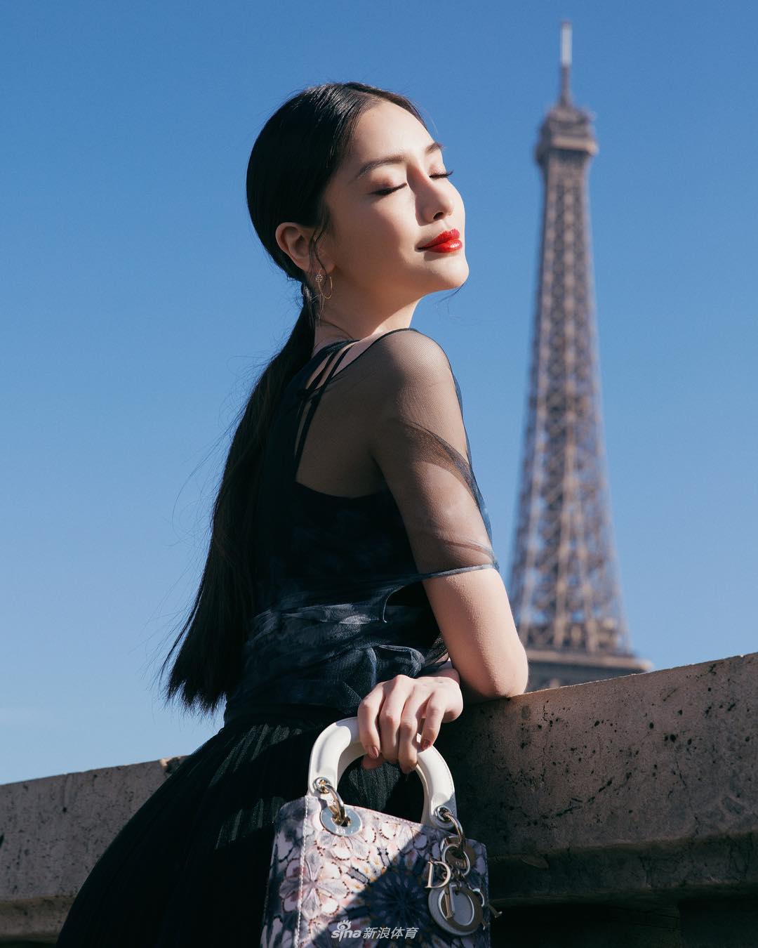 美！Angelababy晒与小贝合影