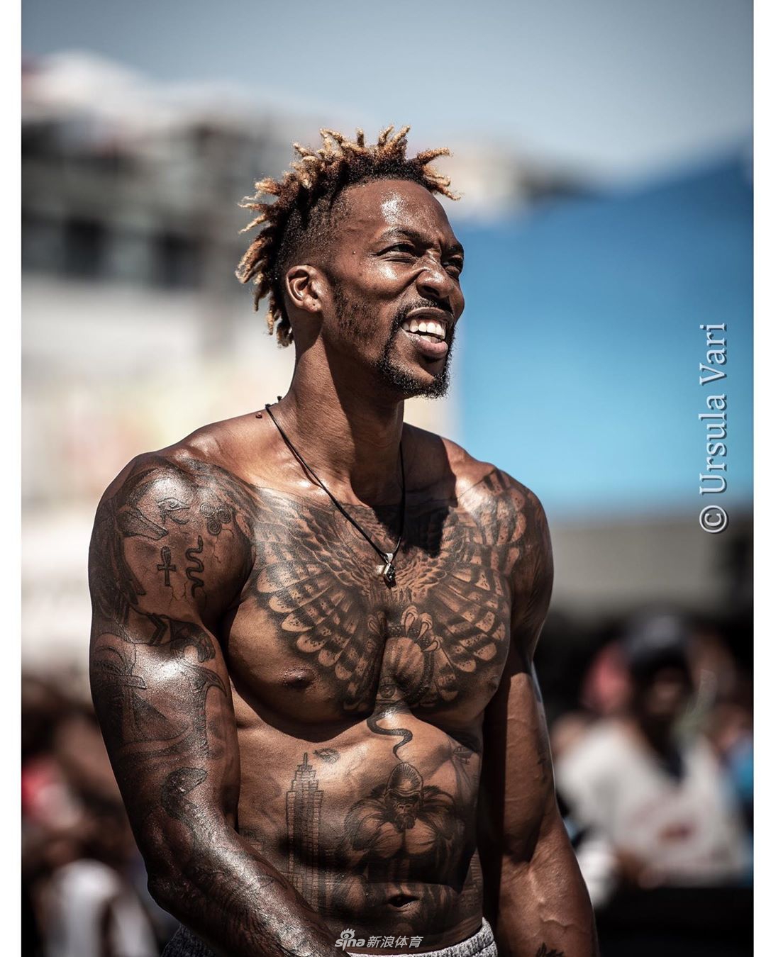 霍华德变身魔鬼筋肉人 野球场秀弹跳头与篮筐齐平