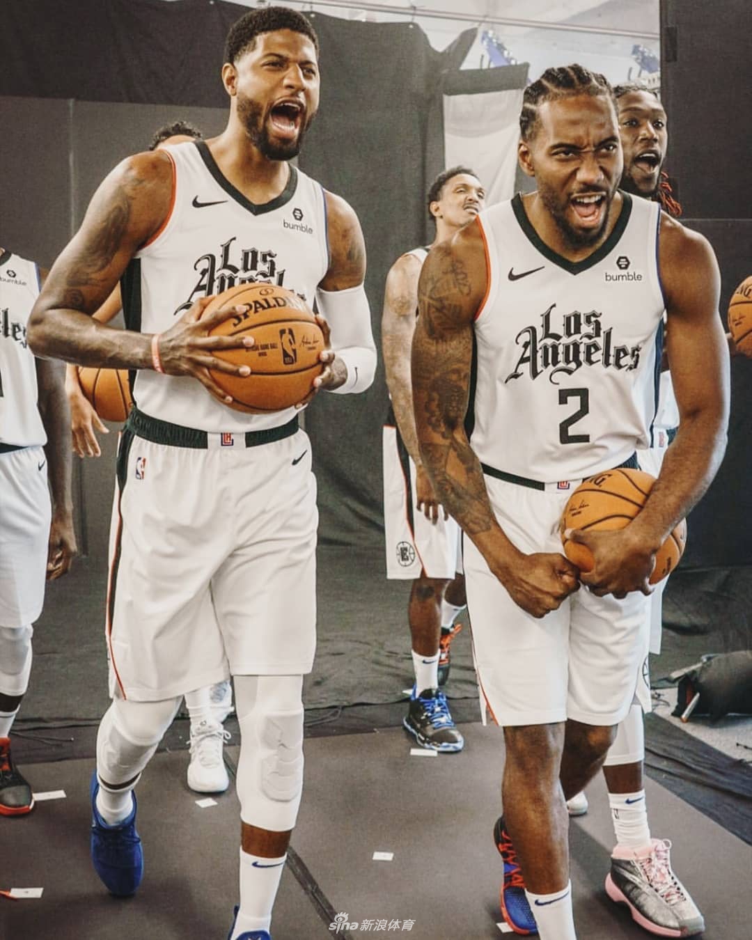 卡哇伊泡椒领衔快船拍摄写真 新款洛城球衣挑战老大哥湖人