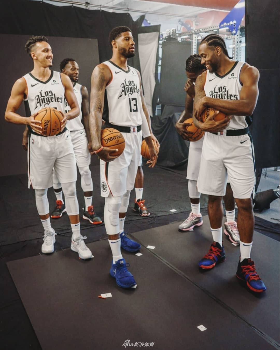 卡哇伊泡椒领衔快船拍摄写真 新款洛城球衣挑战老大哥湖人