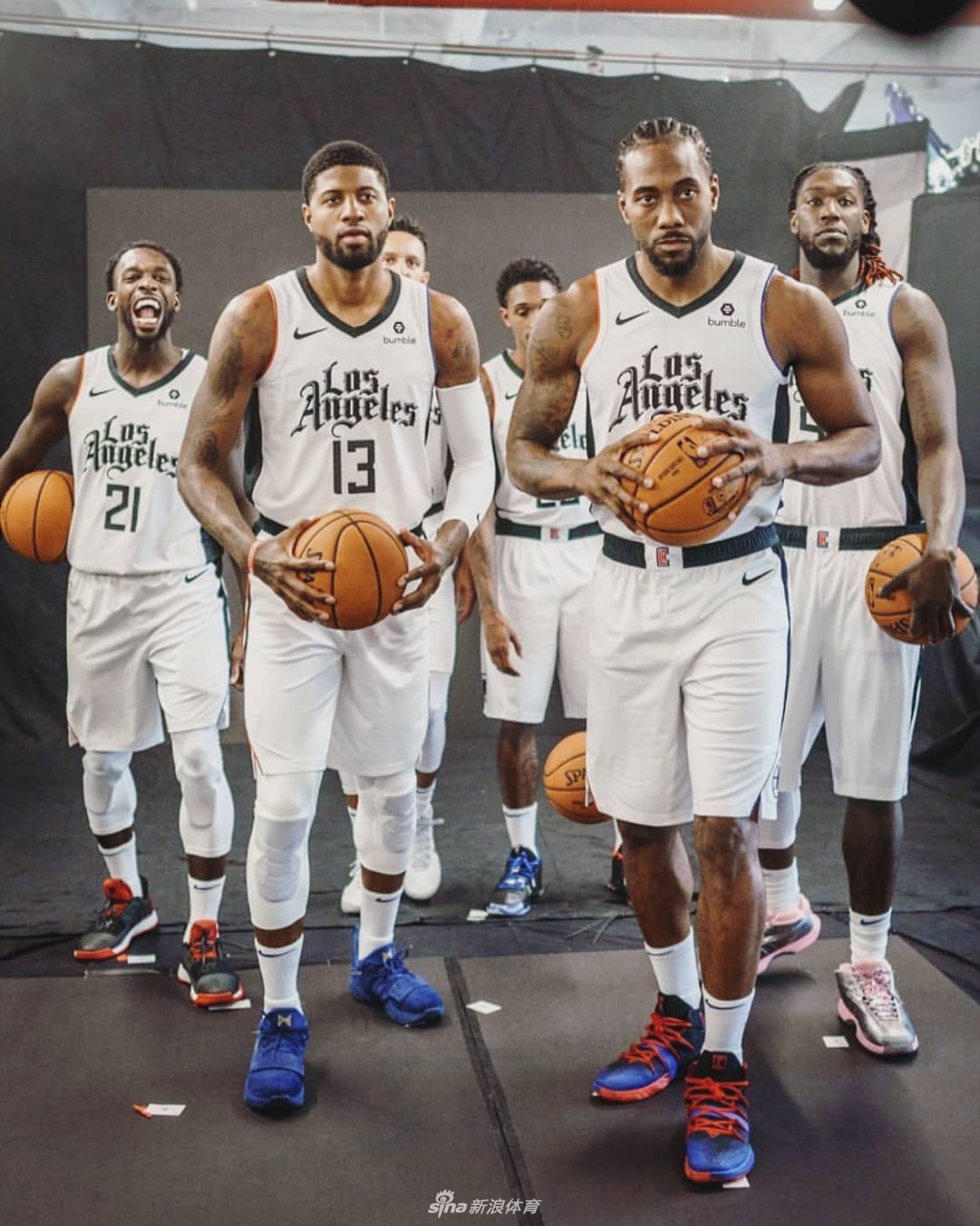 卡哇伊泡椒领衔快船拍摄写真 新款洛城球衣挑战老大哥湖人