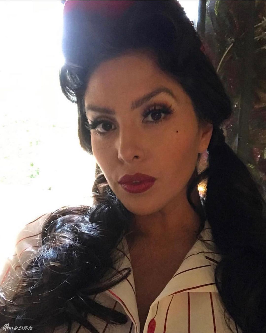 科比美妻瓦妮莎晒历年万圣节装扮 狂野小猫vs火辣女巫