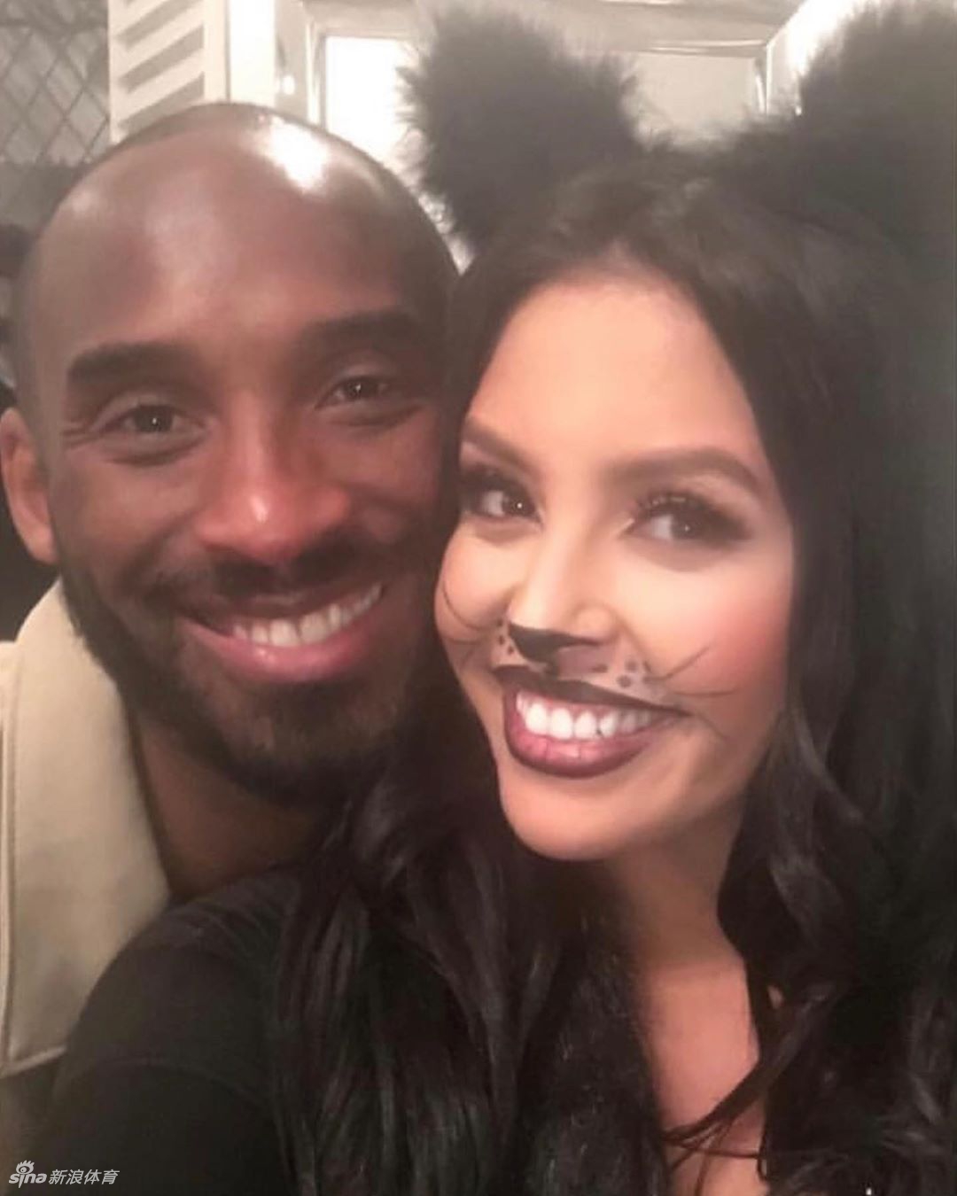 科比美妻瓦妮莎晒历年万圣节装扮 狂野小猫vs火辣女巫