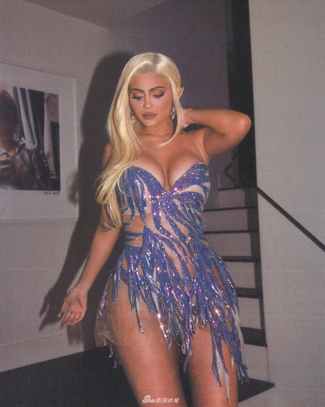 詹娜小妹凯莉火辣造型出街 NBA球星看了都把持不住