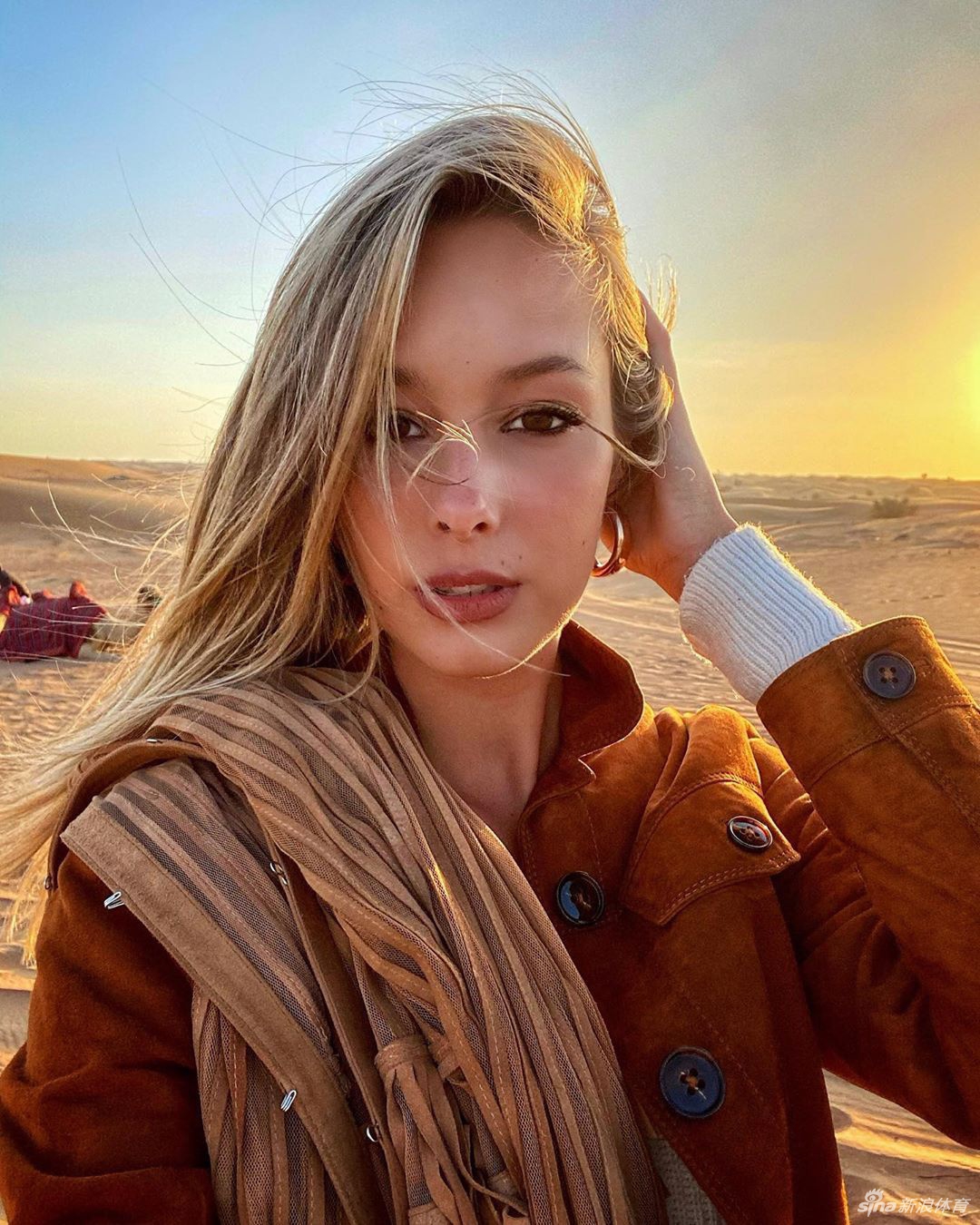 佩莱女友瓦尔加给男友送祝福:全家健康平安