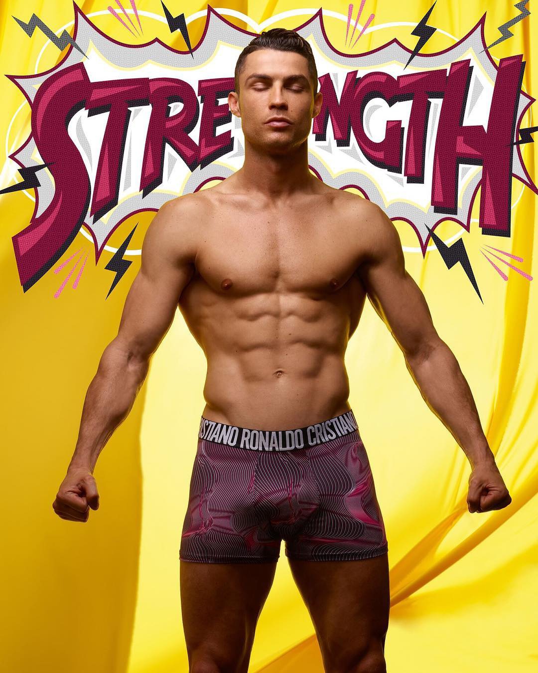 C罗在家也刻苦锻炼 感受一下总裁的八块腹肌