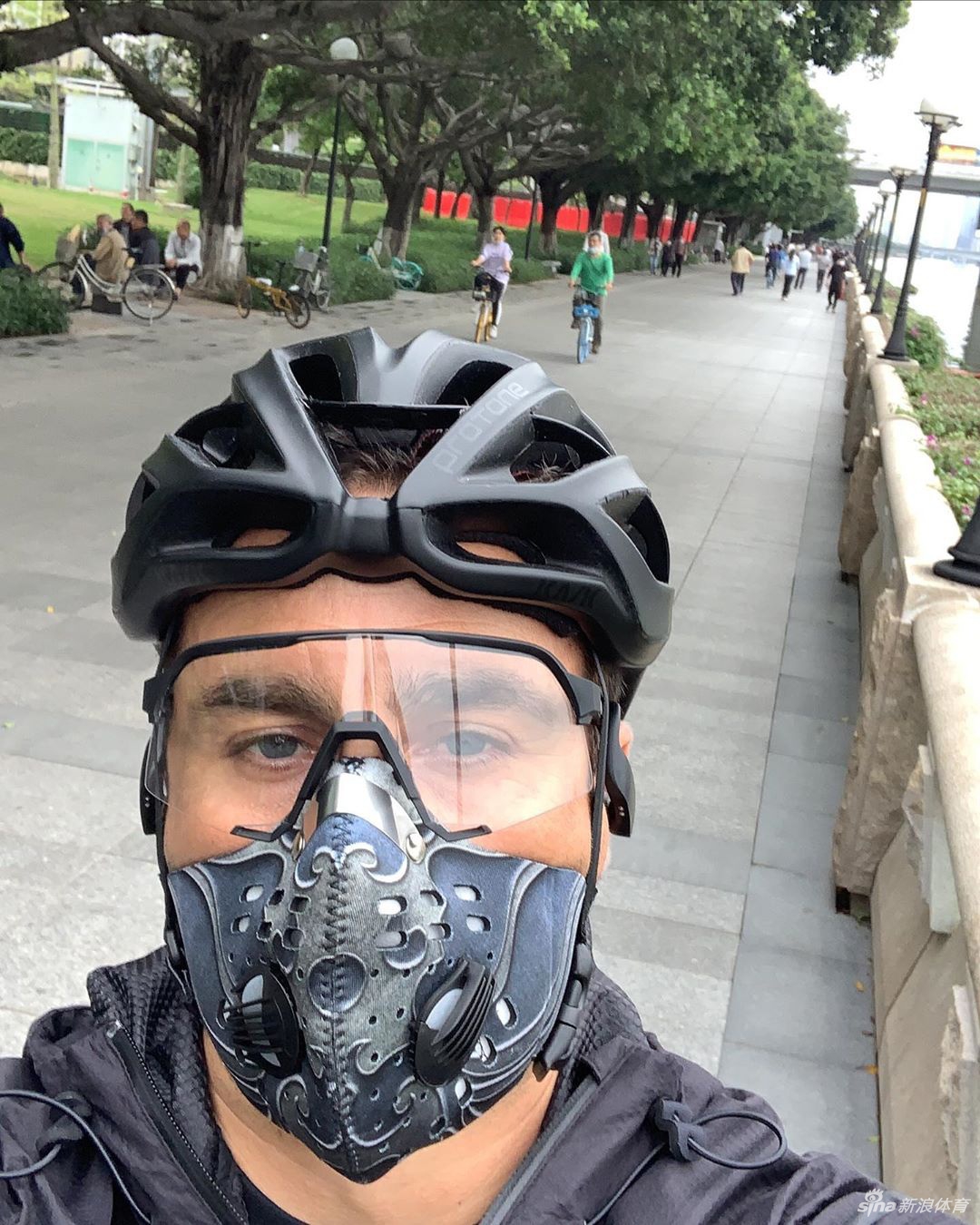 卡纳瓦罗戴口罩晒广州夜色：在中国感觉非常安全