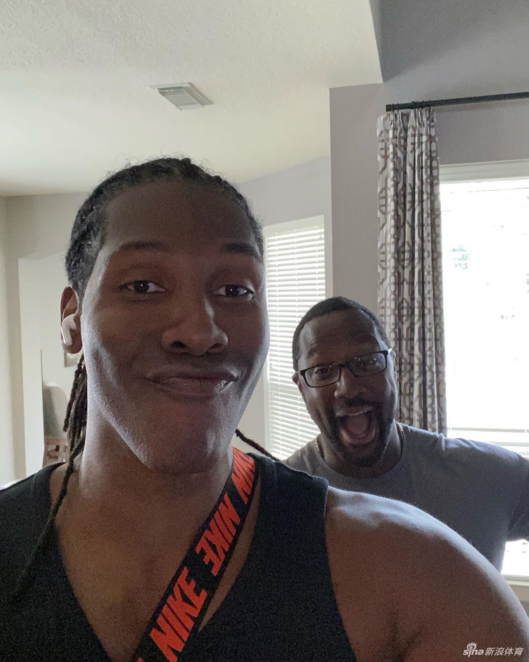 惊了！火箭38岁大叔刮完胡子变英俊小生