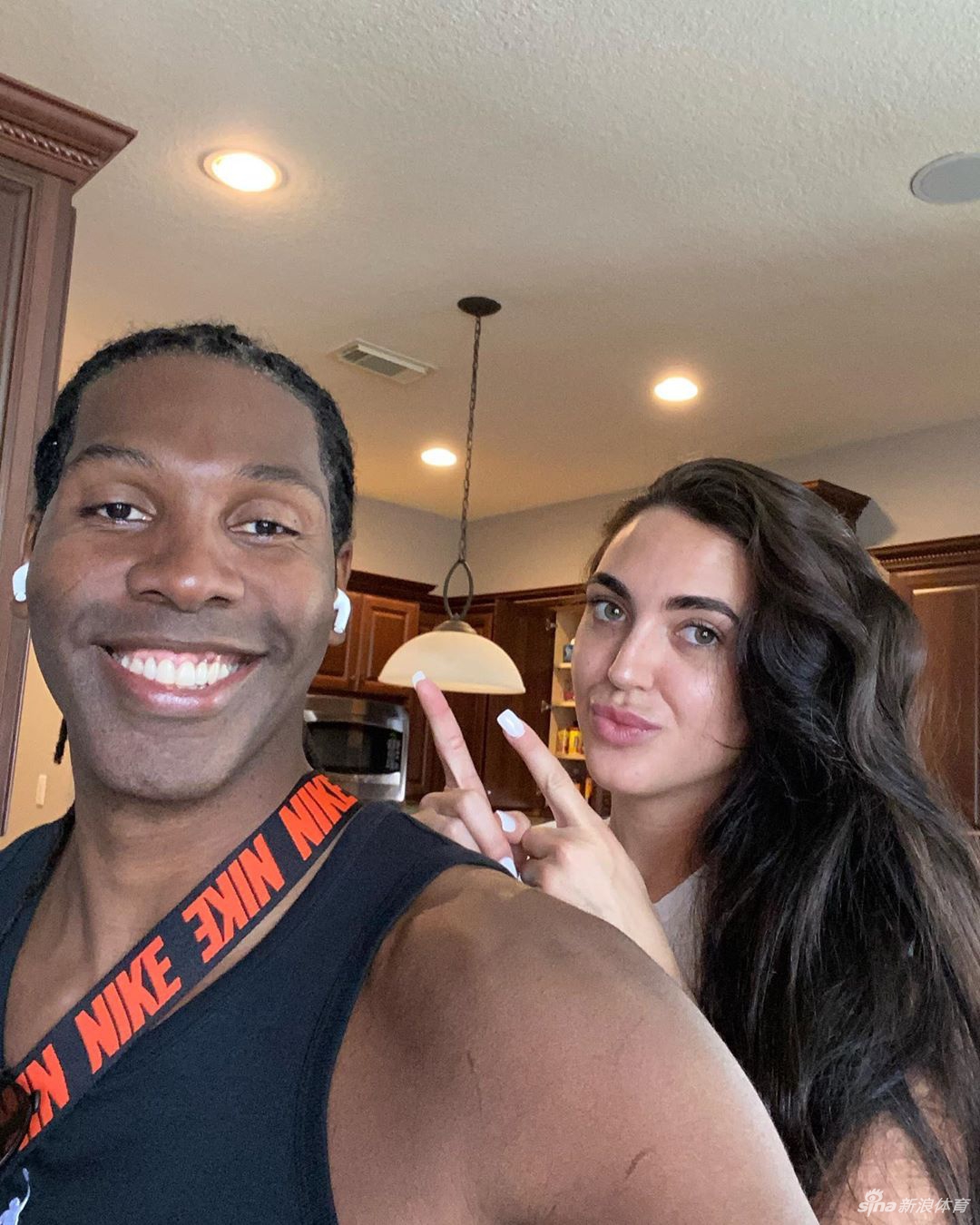 惊了！火箭38岁大叔刮完胡子变英俊小生