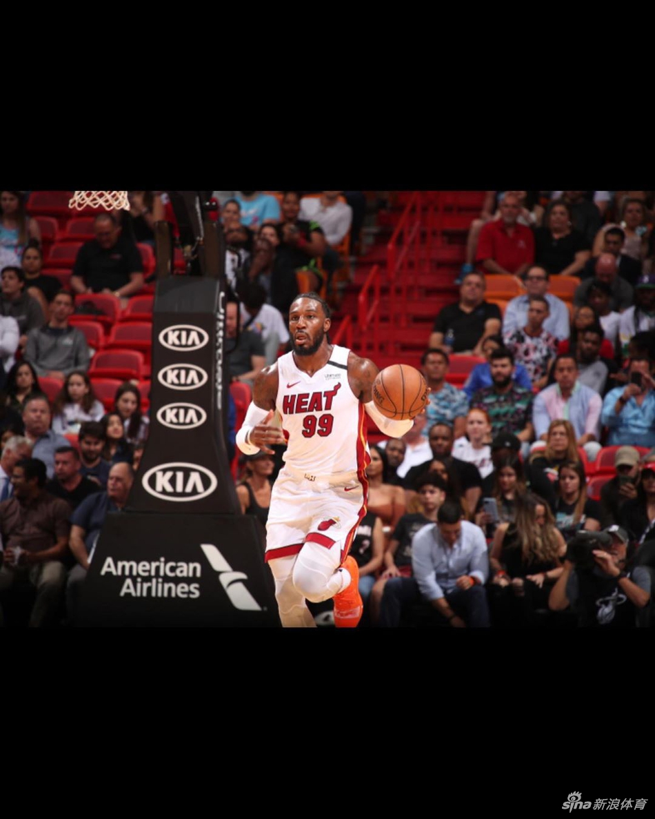 克劳德发布在家训练照片 大肌肉相当晃眼