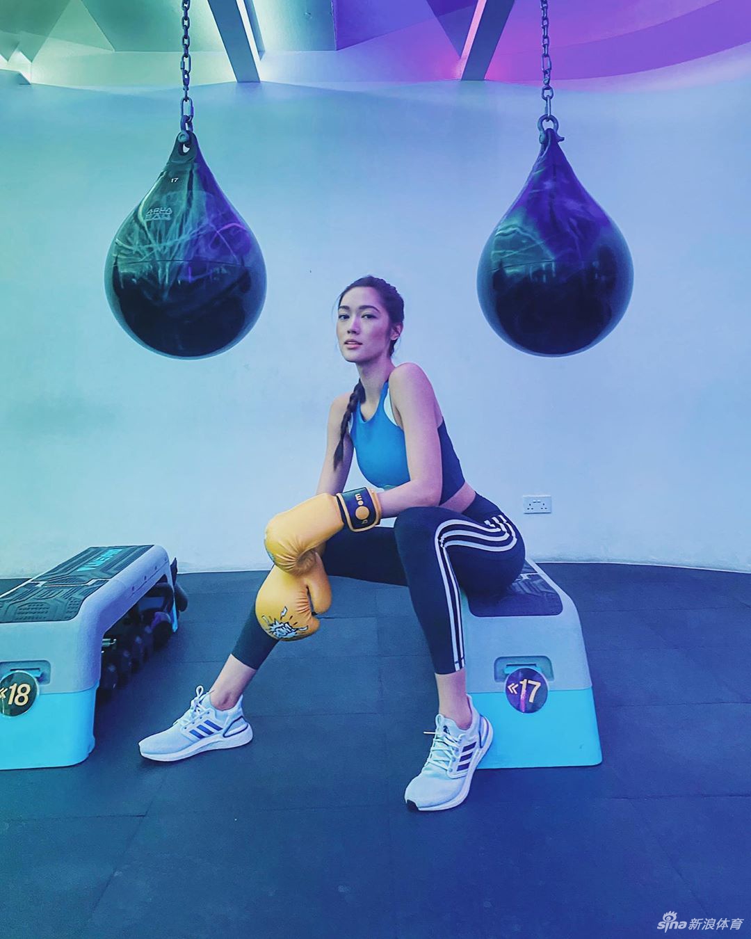 名模程芸运动秀出完美长腿 这身材什么水平