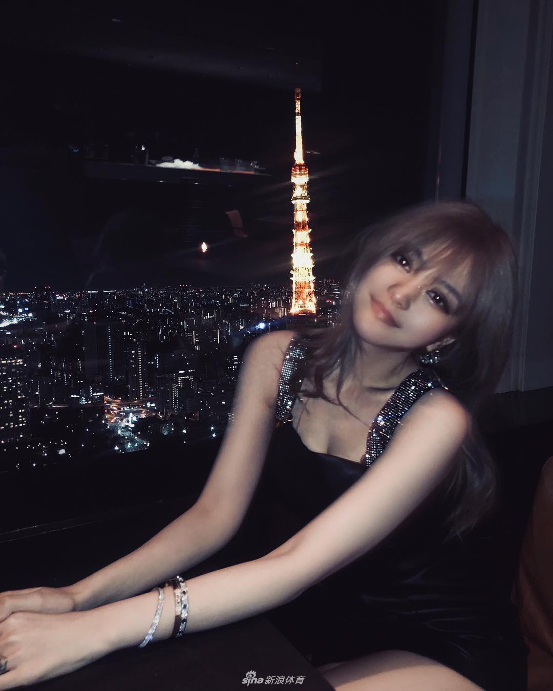 网红周扬青官宣与罗志祥分手 曾坐詹姆斯身边看洛杉矶德比