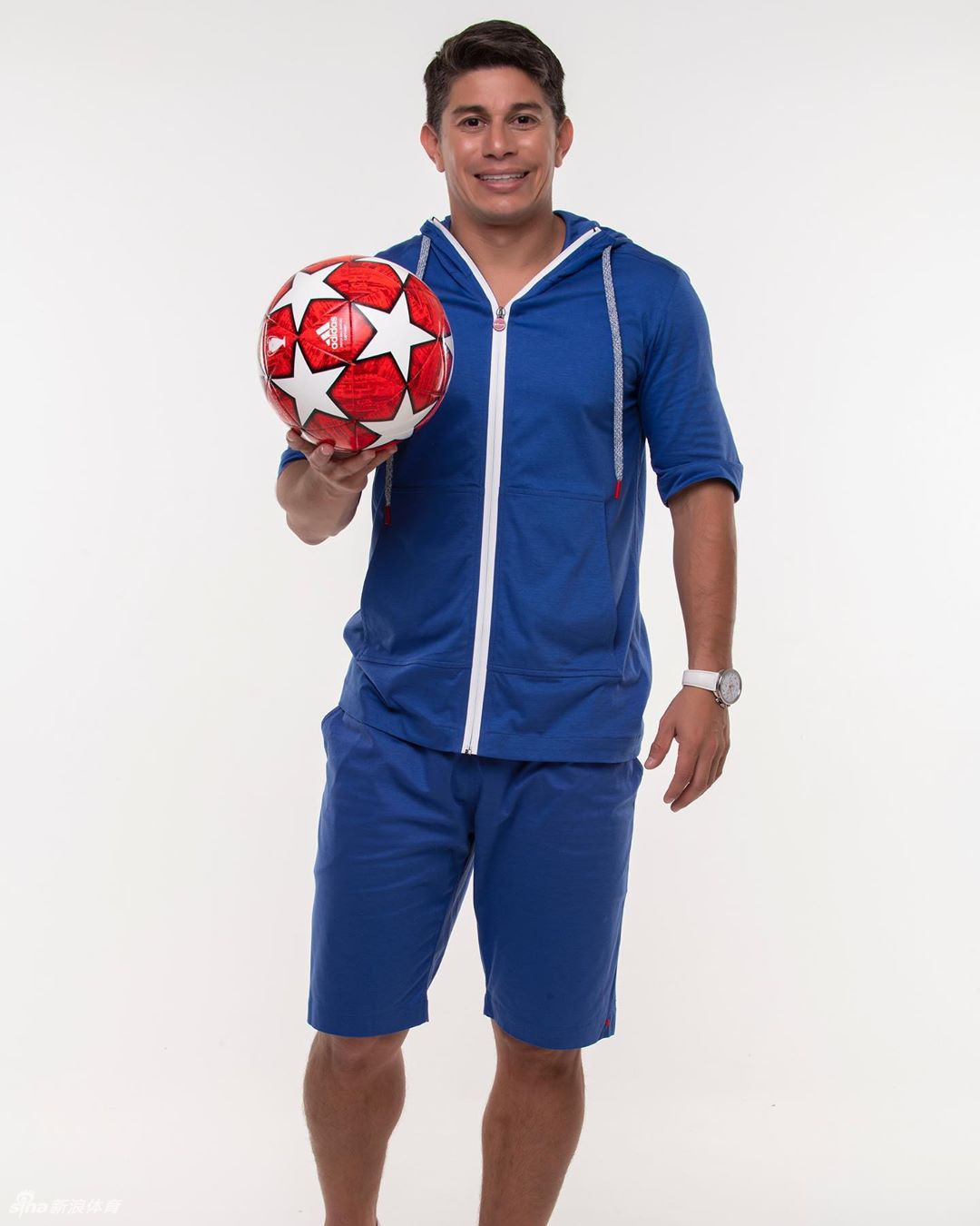 曝孔卡要回中国复出 晒照秀腹肌37岁身材没走样