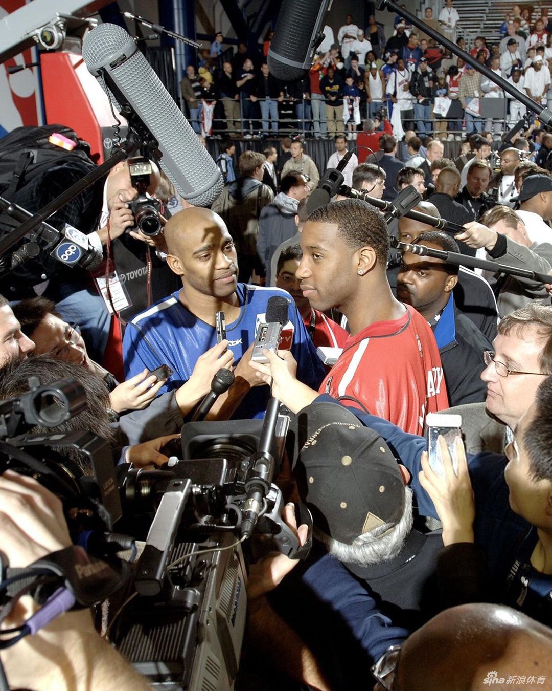 麦蒂卡特老照片：猛龙双星 他俩若一直联手能否夺冠？