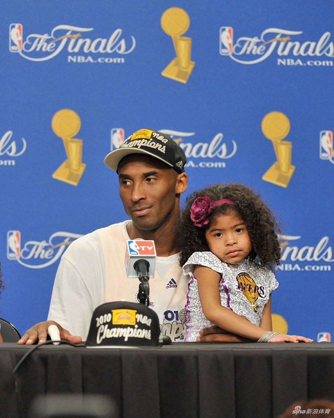 十年前的今天湖人抢七赢总冠军 科比夺生涯第五冠