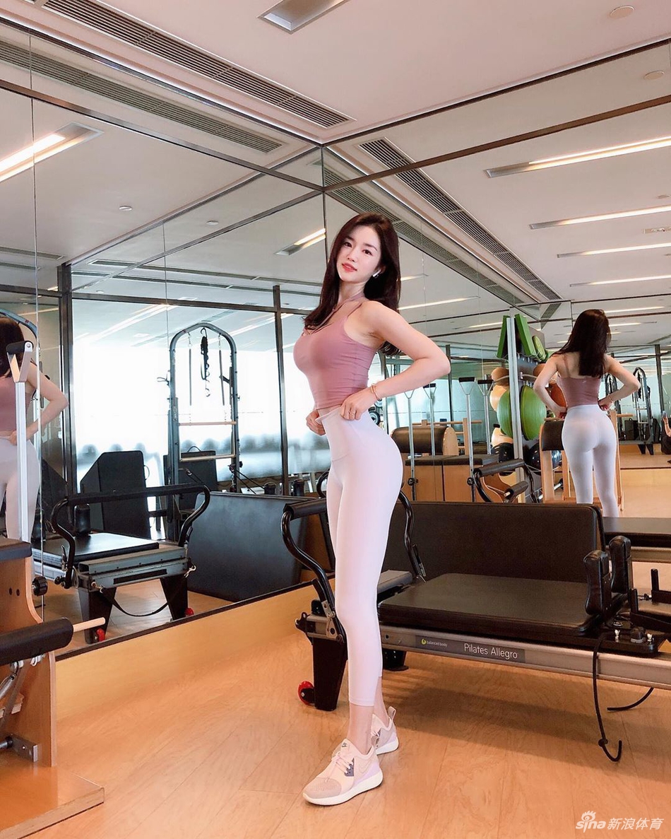 网红美女爱运动大长腿超赞 感受她的健身时刻