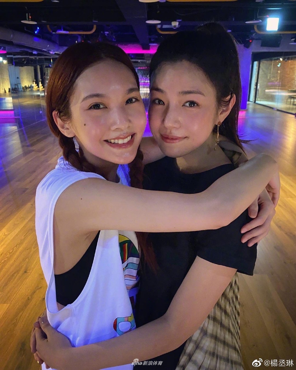 杨丞琳与陈妍希亲嘴照 一起健身Zumba香汗淋漓