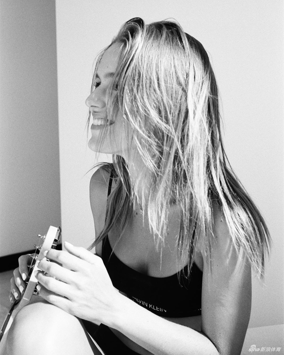 NBA雄鹿队老板女儿晒写真美照 这颜值能打多少分