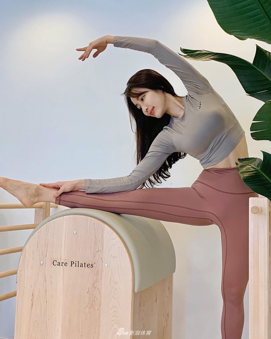 甜美健身网红姜贤京晒美照