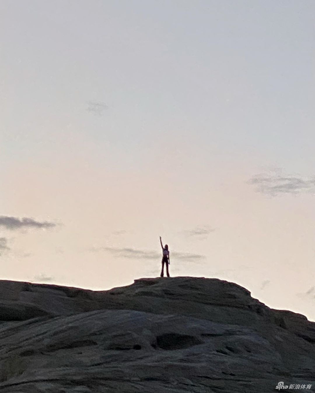 肯豆度假旅行秀妖娆曲线 猛男陪伴不是布克也不是西蒙斯