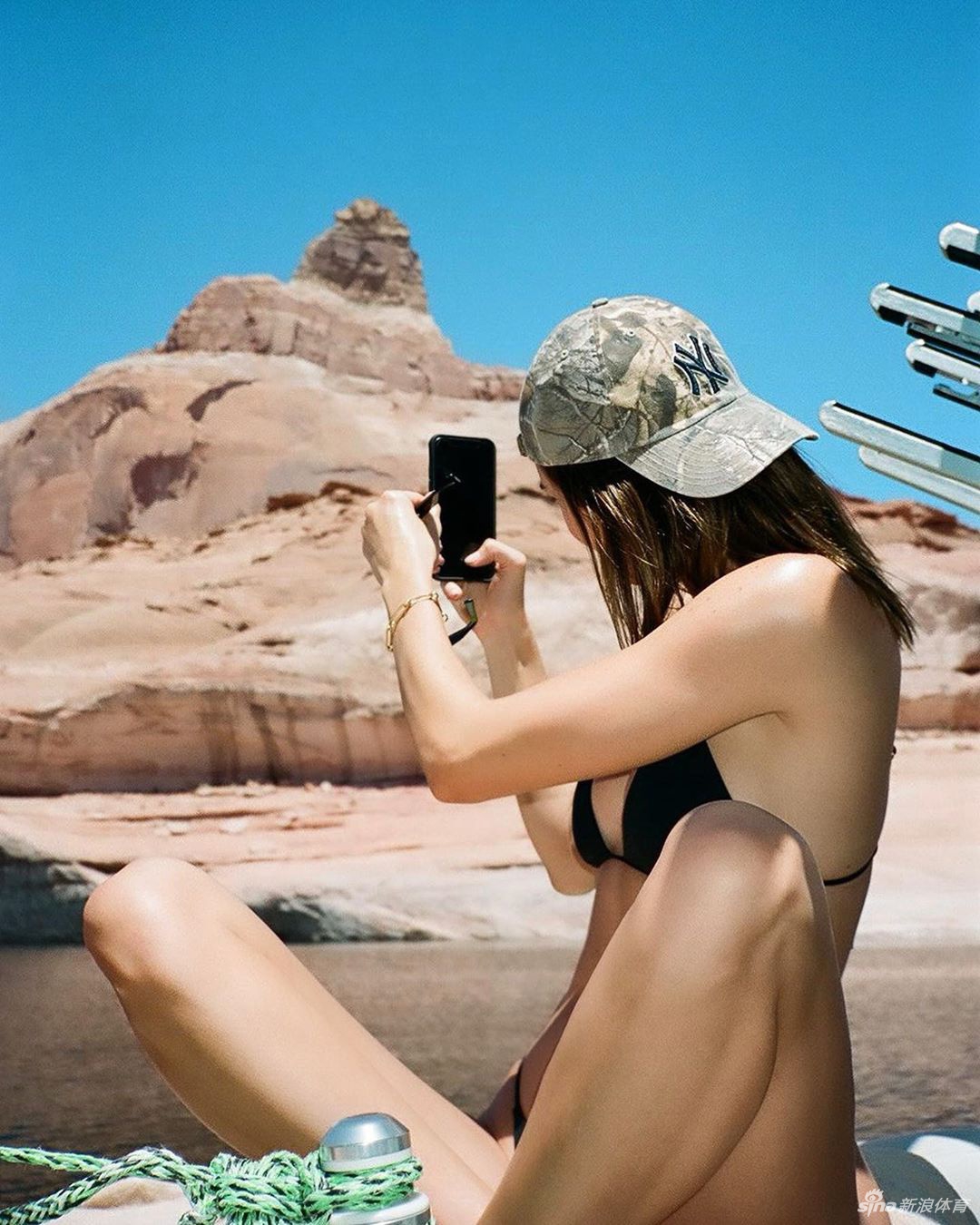 肯豆度假旅行秀妖娆曲线 猛男陪伴不是布克也不是西蒙斯