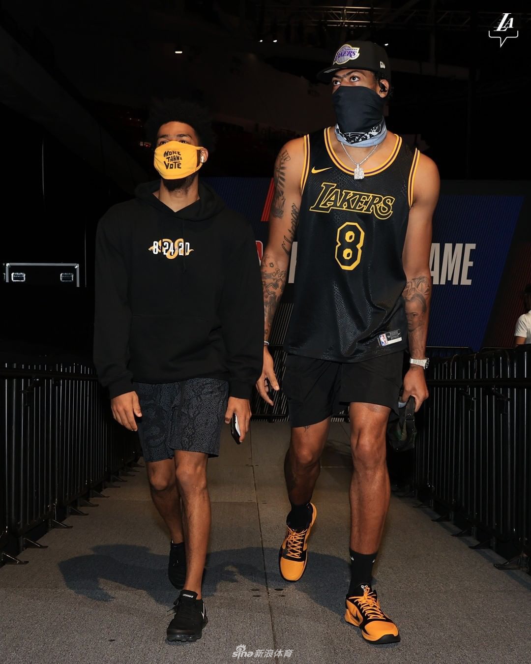 “科比日”詹姆斯领衔穿8号球衣纪念传奇