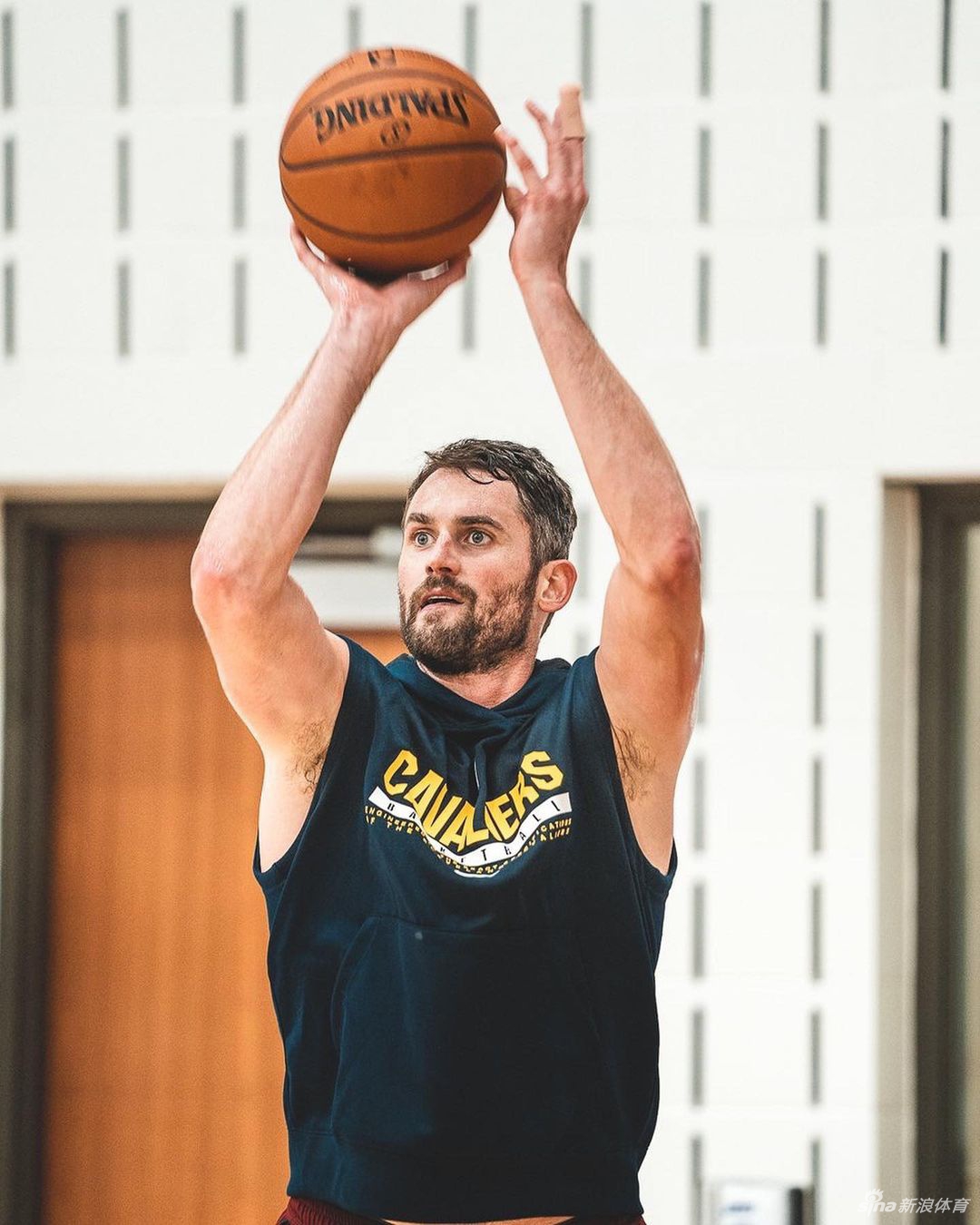 NBA新赛季快开始了！库里引领各队球员归队训练