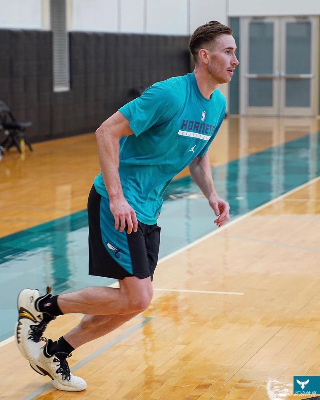 NBA新赛季快开始了！库里引领各队球员归队训练