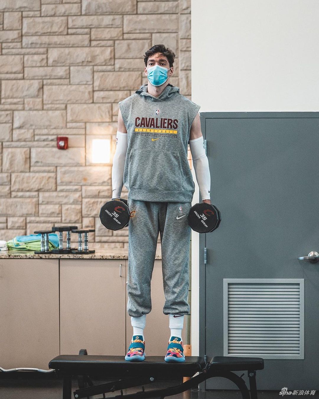 NBA新赛季快开始了！库里引领各队球员归队训练