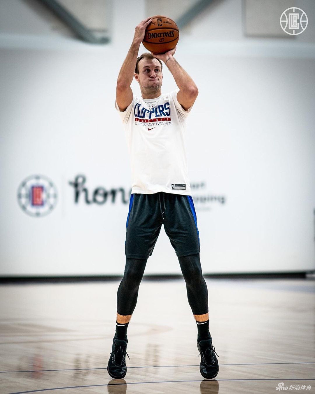 NBA新赛季快开始了！库里引领各队球员归队训练