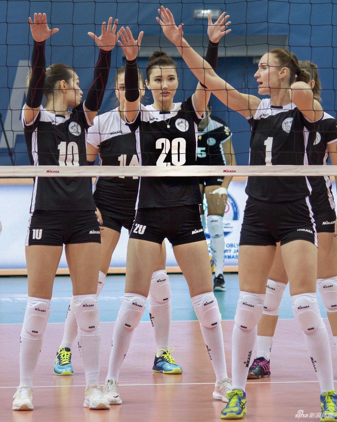 哈萨克斯坦女排美女宣布结婚 曾因高颜值+大长腿走红