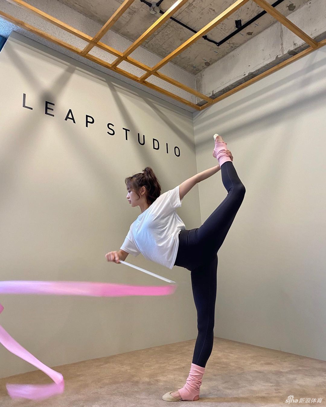超赞！韩国艺体女神孙妍在练功秀好身材