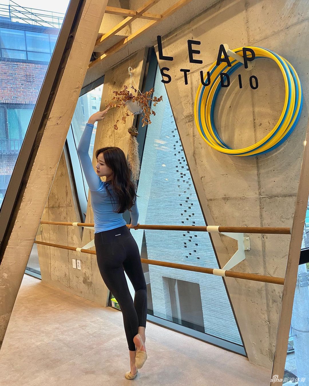 超赞！韩国艺体女神孙妍在练功秀好身材