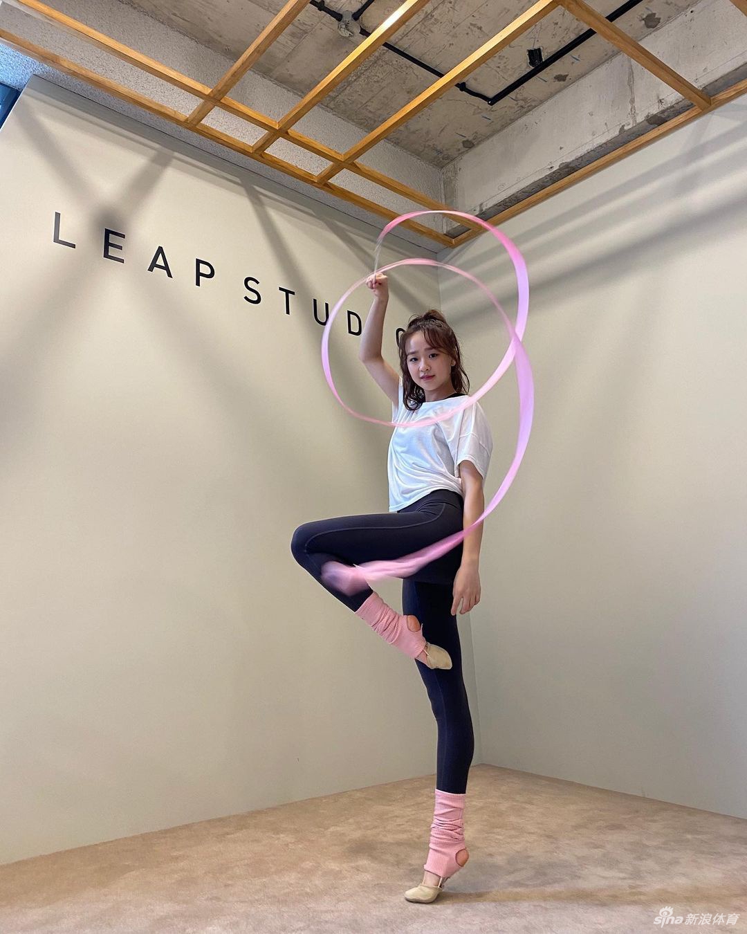 超赞！韩国艺体女神孙妍在练功秀好身材