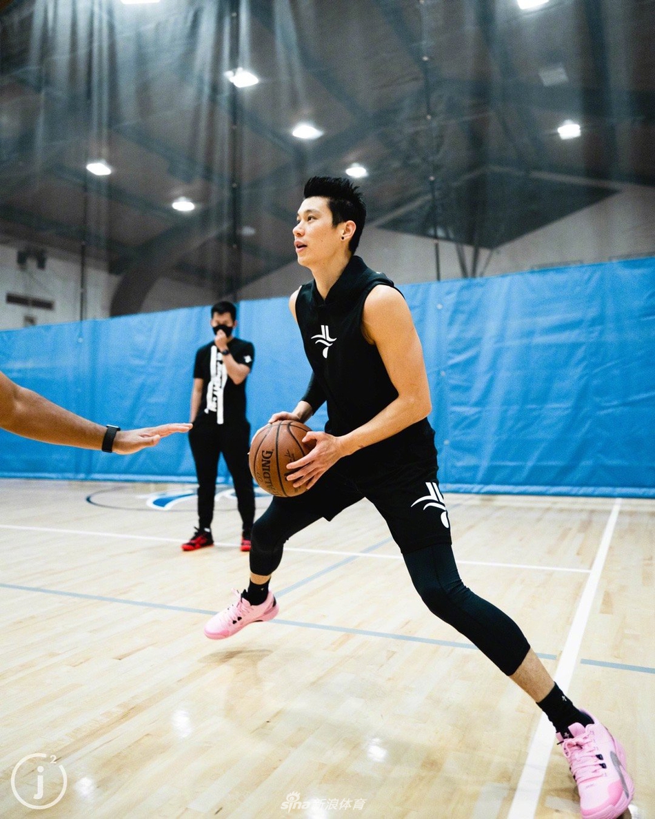 林书豪晒训练照：静下心来 专心训练