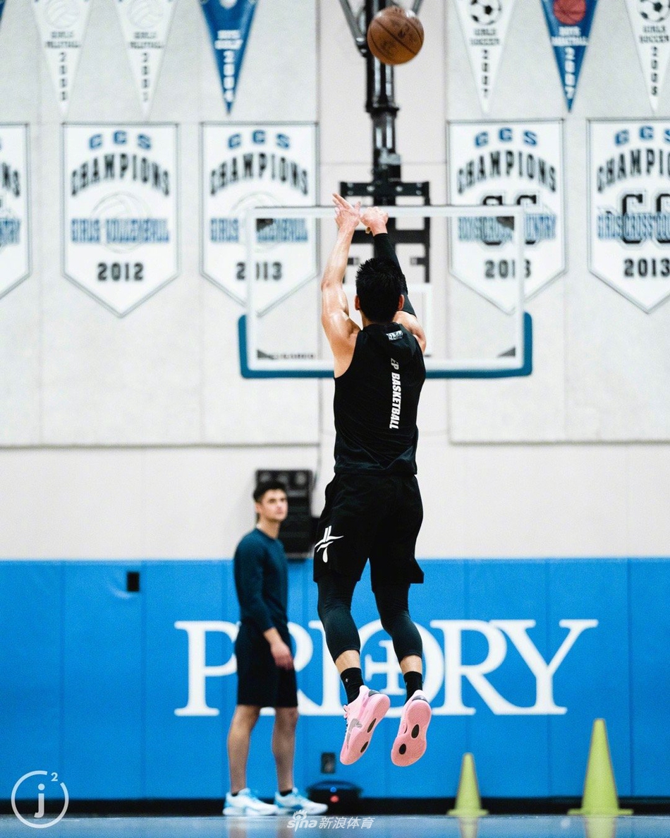 林书豪晒训练照：静下心来 专心训练