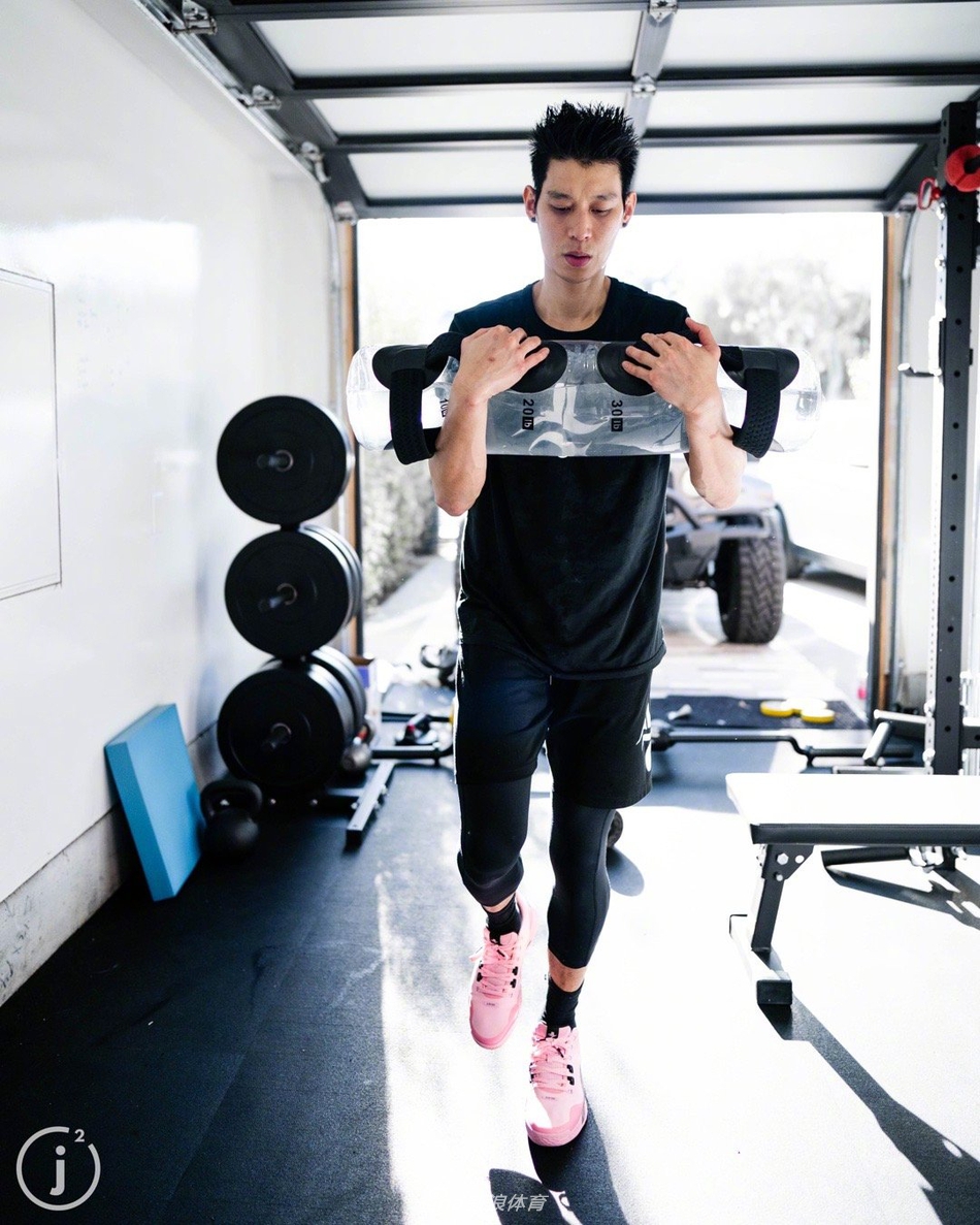 林书豪晒训练照：静下心来 专心训练