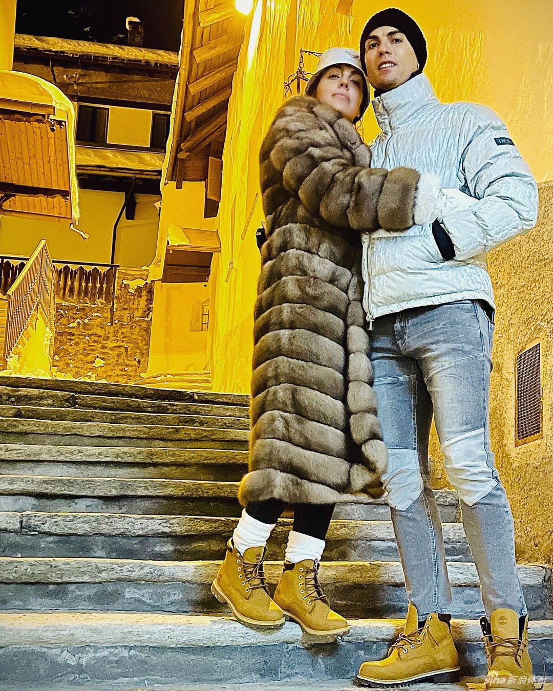 其乐融融！C罗晒出与女友度假美照