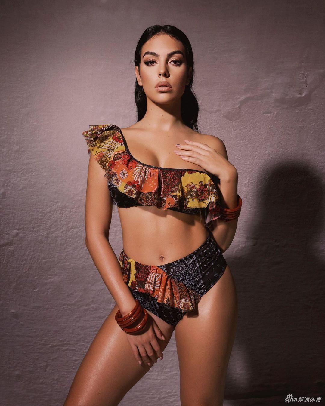 C罗晒与女友乔治娜健身照 感受总裁女友好身材