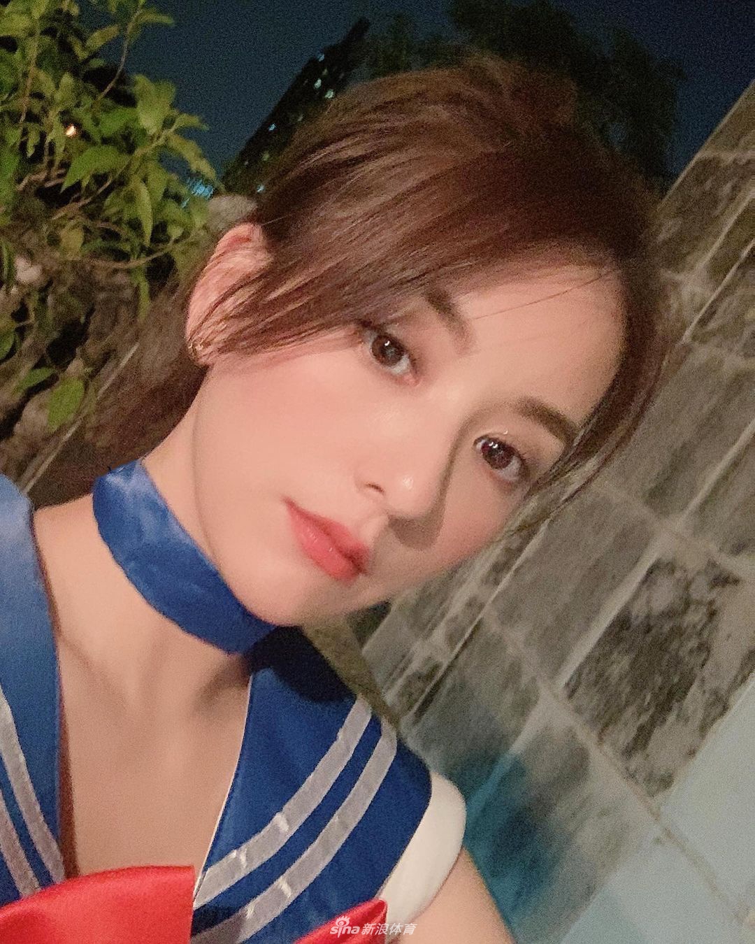 “天王嫂”方媛健身显吃力 穿紧身运动服秀好身材