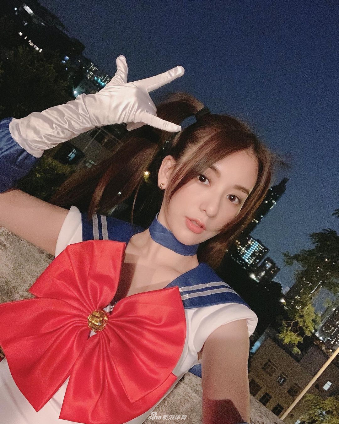 “天王嫂”方媛健身显吃力 穿紧身运动服秀好身材