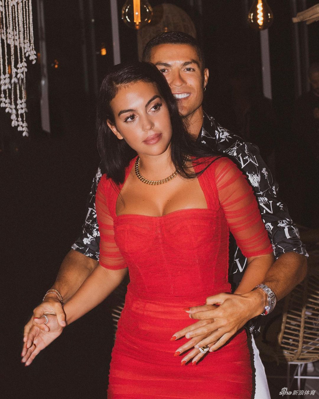 C罗与女友在私人飞机上晒自拍：美妙的时刻