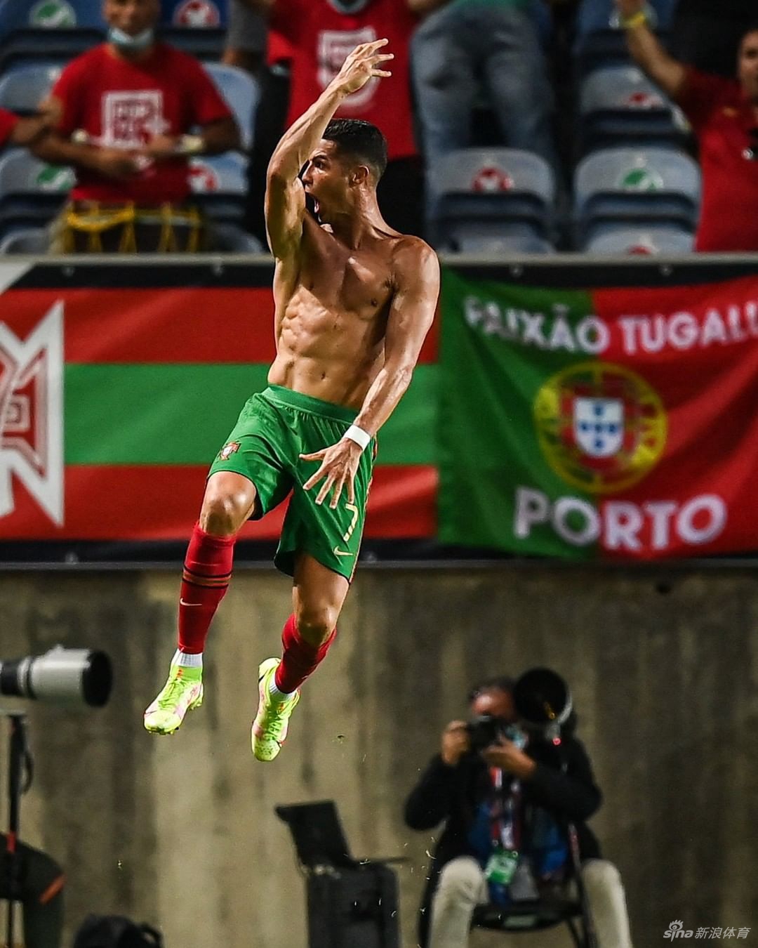 C罗111球创男足国家队进球世界纪录