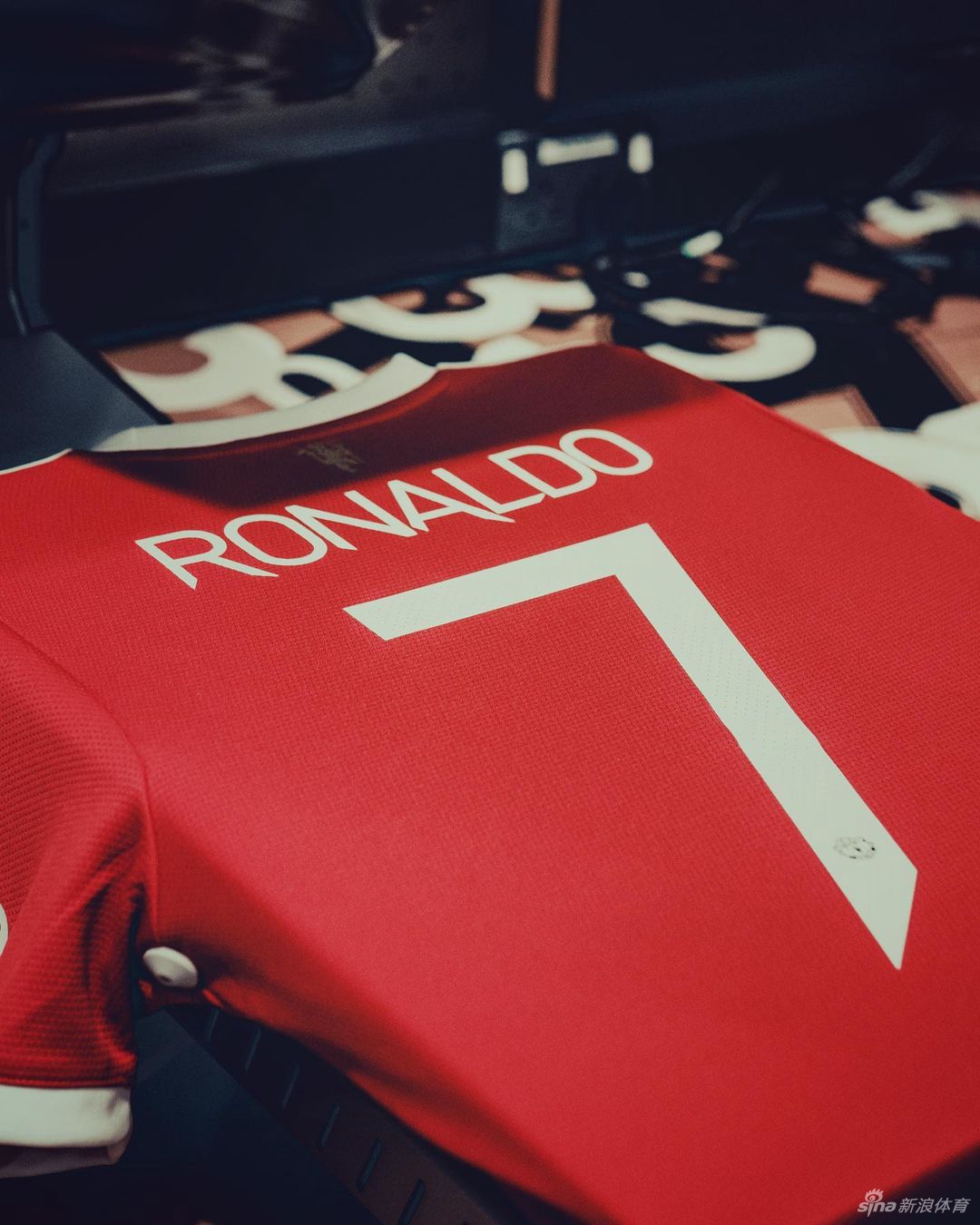 曼联官方宣布C罗将穿7号球衣