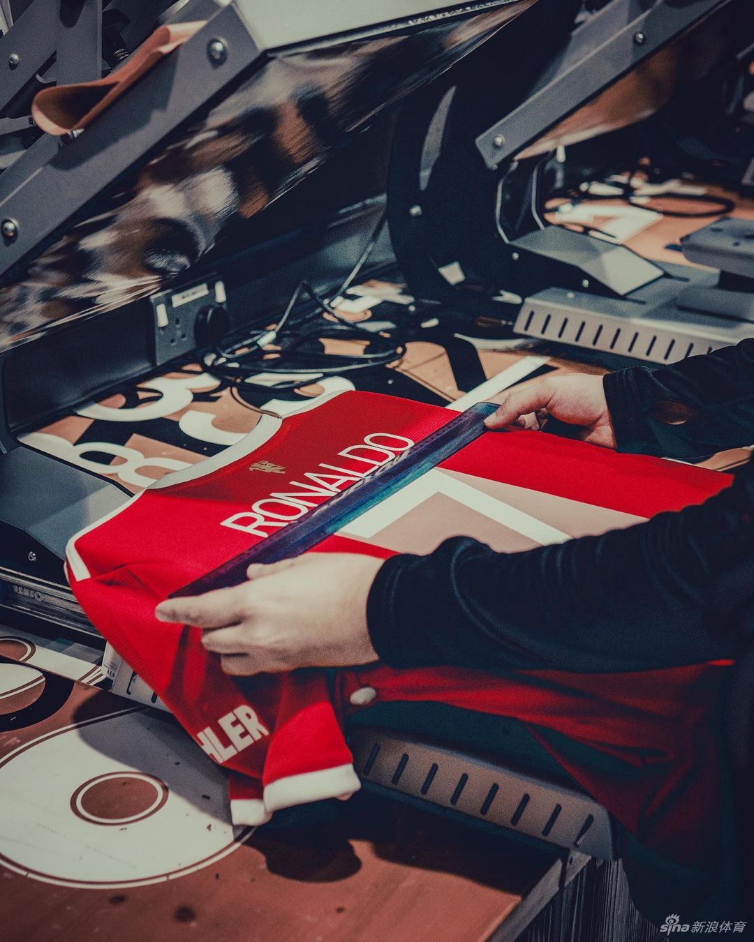 曼联官方宣布C罗将穿7号球衣