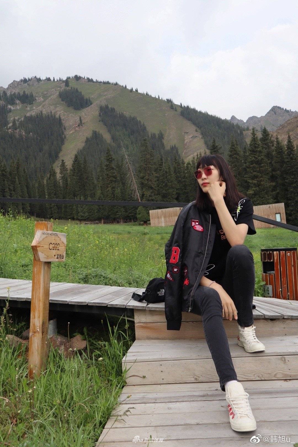 女篮韩旭晒旅行照 戴墨镜凹造型超酷