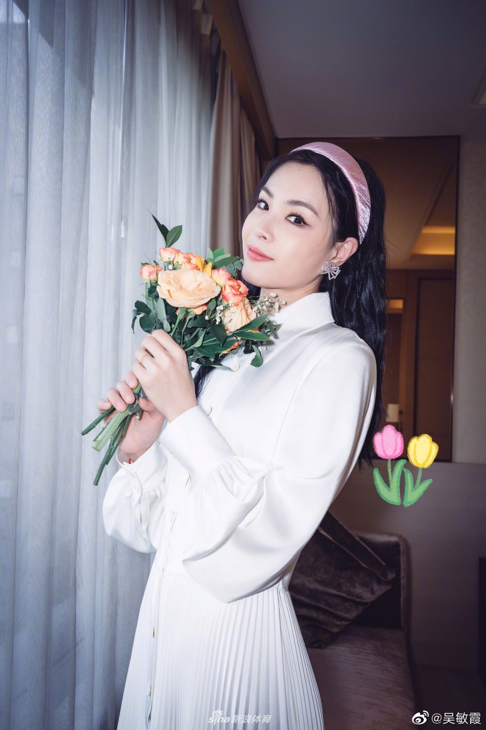 吴敏霞晒女儿萌照